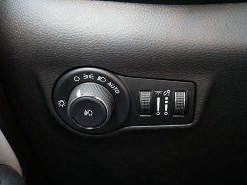 Used 2024 Jeep Compass Limited image 16