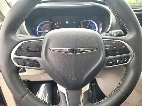 Used 2023 Chrysler Pacifica Touring-L image 21