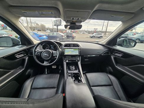 Used 2019 Jaguar F-PACE Premium image 43