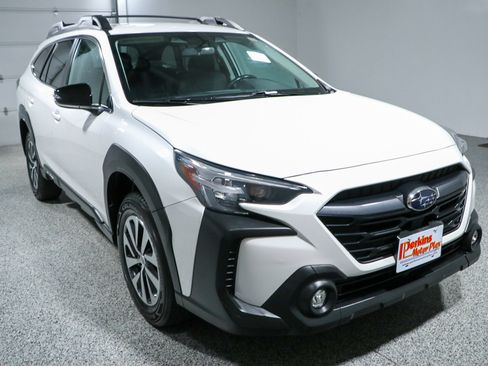 Used 2023 Subaru Outback Premium AWD/4WD image 5