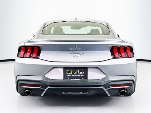 Used 2025 Ford Mustang Premium image 7
