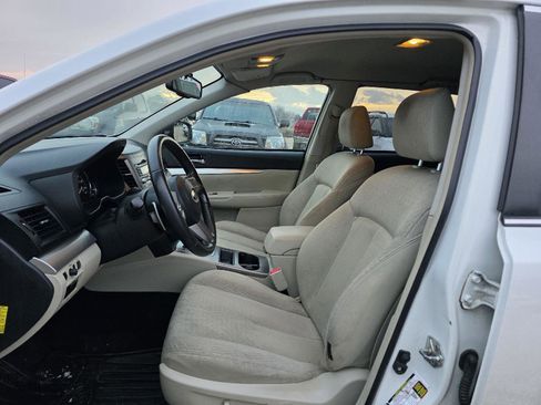 Used 2010 Subaru Outback 2.5i Premium image 9