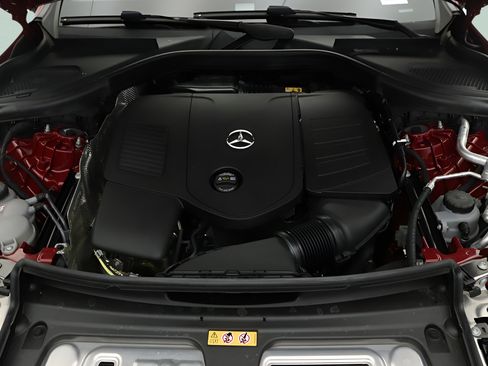 Used 2025 Mercedes-Benz GLC 350e 4MATIC image 24