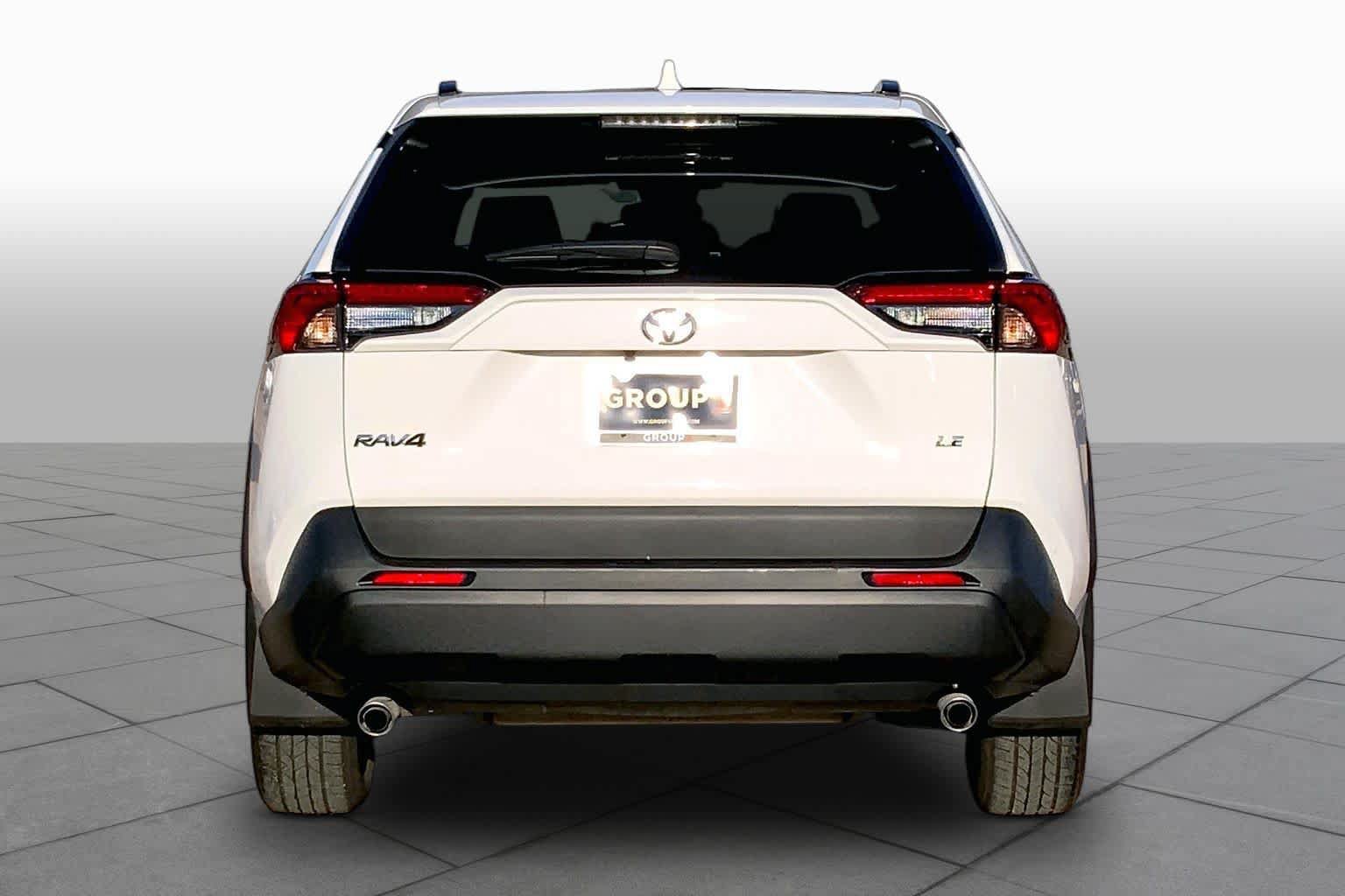 Used 2021 Toyota RAV4 LE FWD image 5