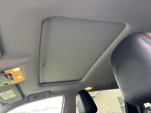 Used 2017 Toyota Highlander XLE image 31