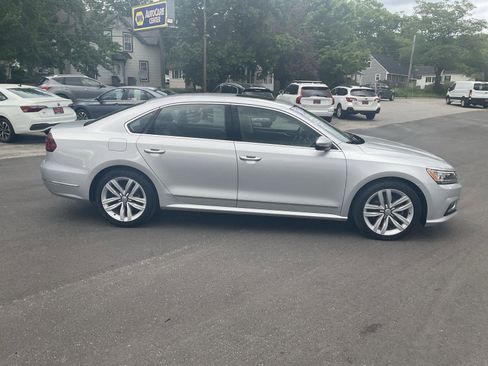Used 2017 Volkswagen Passat 1.8T SE FWD image 6