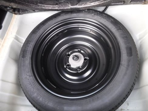 Used 2023 Honda HR-V LX image 32