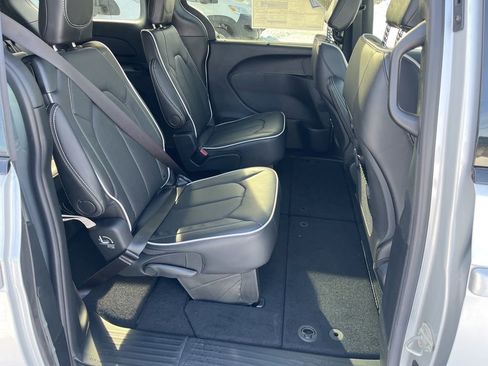 New 2026 Chrysler Pacifica Limited image 12