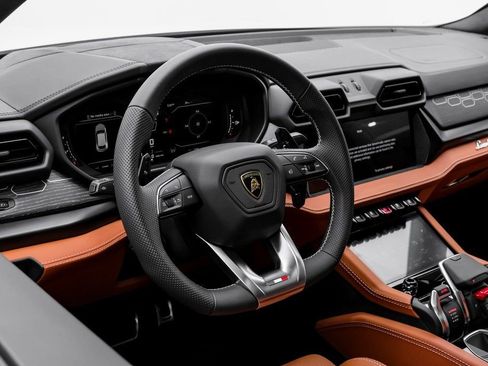 Used 2025 Lamborghini Urus SE image 15