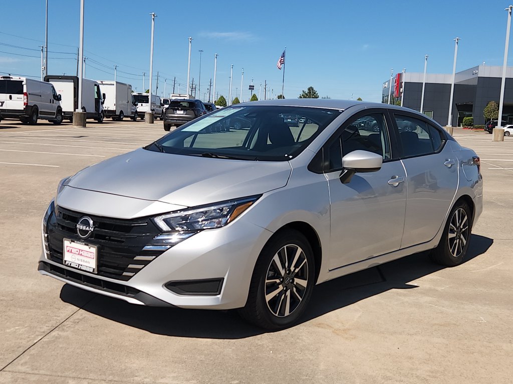 Used 2025 Nissan Versa SV FWD image 9