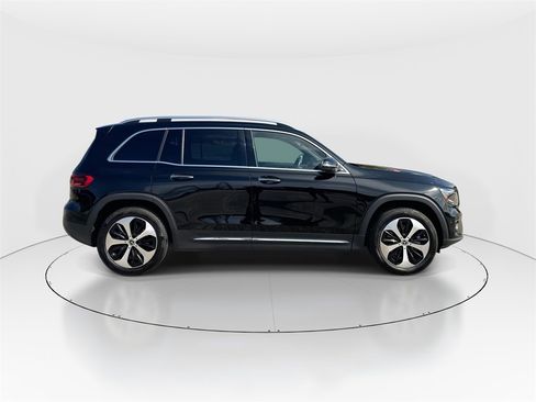 Used 2024 Mercedes-Benz GLB 250 4MATIC image 9