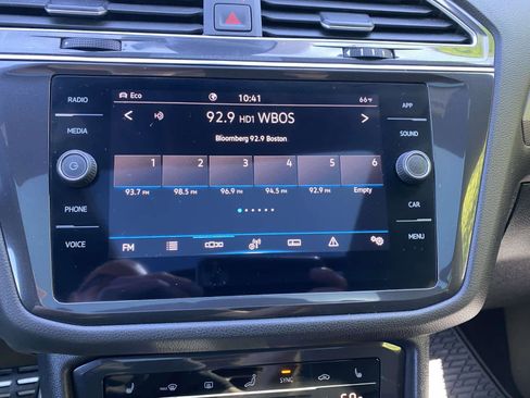 Certified 2023 Volkswagen Tiguan SE R-Line AWD/4WD image 31