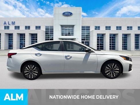 Used 2025 Nissan Altima 2.5 SV FWD image 4