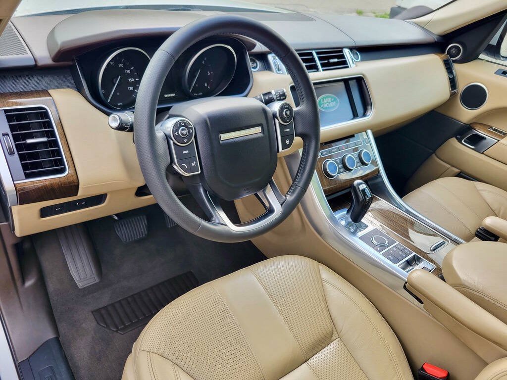 Used 2016 Land Rover Range Rover Sport SE AWD/4WD image 17
