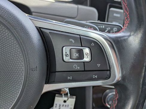 Used 2018 Volkswagen Golf 4-Door FWD image 20