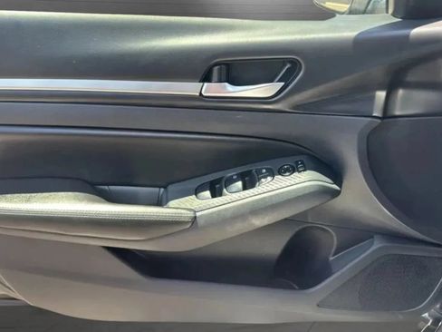 Used 2022 Nissan Altima 2.5 SV FWD image 16