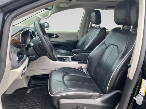 Used 2022 Chrysler Pacifica Limited FWD image 22