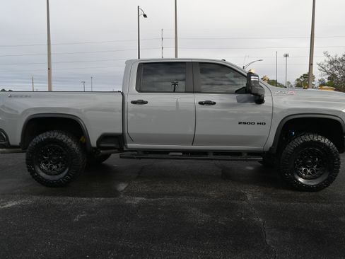 Used 2024 Chevrolet Silverado 2500 ZR2 w/ ZR2 Bison Edition image 13