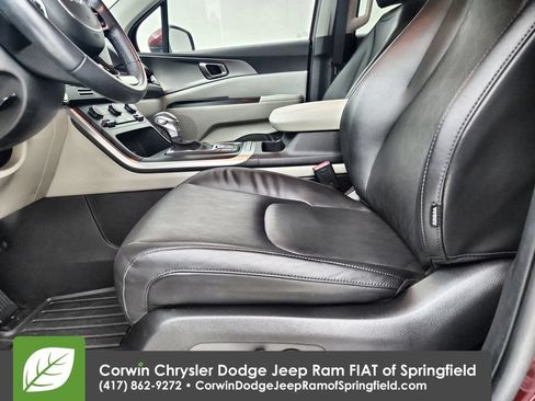 Used 2023 Kia Carnival LX FWD image 19