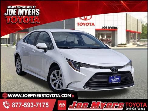 Used 2025 Toyota Corolla LE FWD image 1