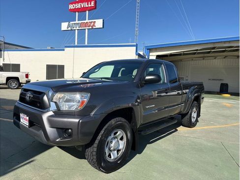 Used 2012 Toyota Tacoma 4x4 Access Cab w/ SR5 Pkg image 1