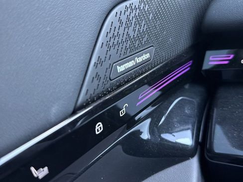 Used 2024 BMW 530i xDrive w/ Premium Package image 18