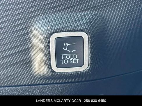 Used 2025 Jeep Grand Cherokee Limited w/ Luxury Tech Group II image 18