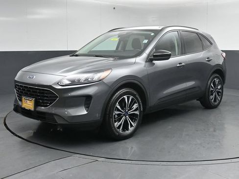 Certified 2022 Ford Escape SE w/ SE Sport Appearance Package AWD/4WD image 3
