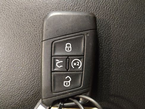 Used 2022 Volkswagen Tiguan SE AWD/4WD image 32