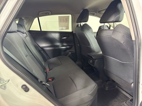 Used 2023 Toyota Venza LE AWD/4WD image 5