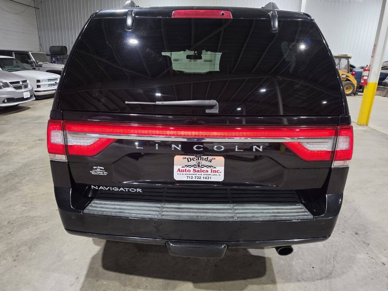 Used 2017 Lincoln Navigator Select AWD/4WD image 9