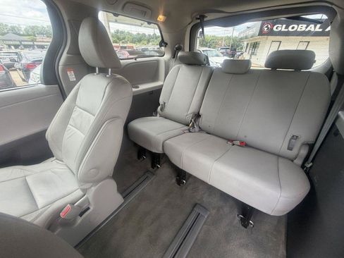 Used 2017 Toyota Sienna XLE Premium w/ Outdoor Package AWD/4WD image 12