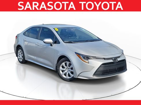 Certified 2025 Toyota Corolla LE image 1