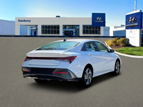 New 2026 Hyundai Elantra Limited FWD image 8