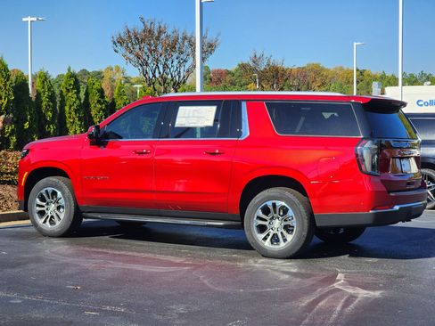 New 2026 Chevrolet Suburban LT w/ Comfort Package image 9