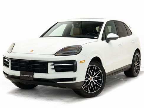Used 2025 Porsche Cayenne image 1