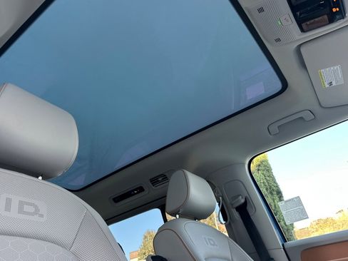 New 2025 Volkswagen ID. Buzz 1st Edition image 16