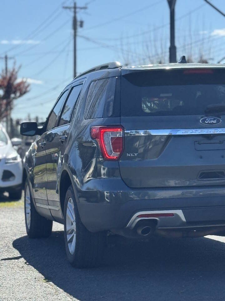Used 2016 Ford Explorer XLT w/ Equipment Group 202A AWD/4WD image 5