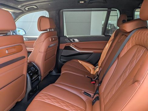 Used 2025 BMW X7 M60i AWD/4WD image 16