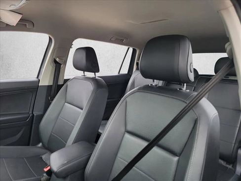 Used 2020 Volkswagen Tiguan SE image 13