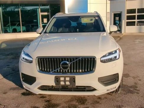 Used 2022 Volvo XC90 T5 Momentum w/ Climate Package image 3
