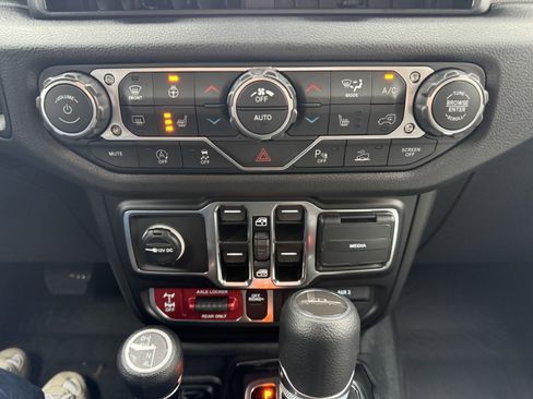 New 2026 Jeep Gladiator Sport AWD/4WD image 13