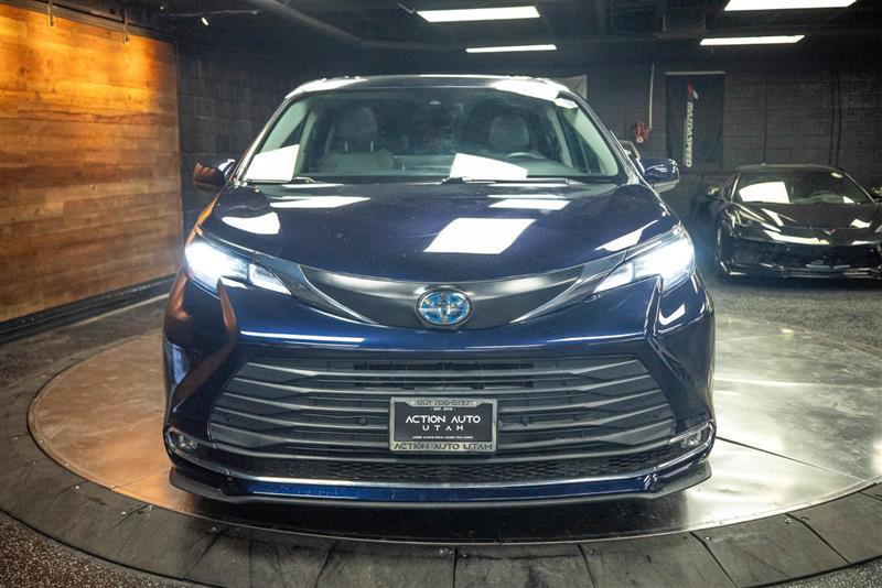 Used 2023 Toyota Sienna XLE FWD image 4