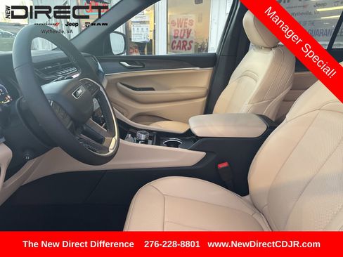 New 2025 Jeep Grand Cherokee Limited w/ Luxury Tech Group II image 13