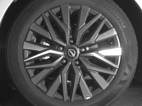 Used 2025 Nissan Altima 2.5 SV FWD image 12