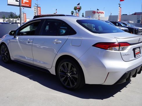 Certified 2025 Toyota Corolla SE FWD image 5