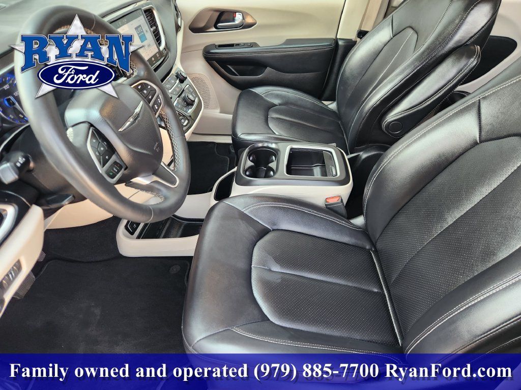 Used 2024 Chrysler Pacifica Touring-L FWD image 9