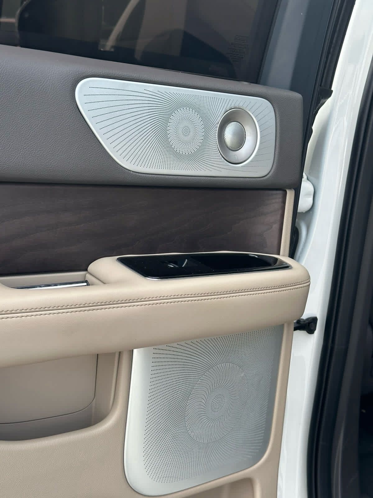Used 2024 Lincoln Navigator Reserve AWD/4WD image 17