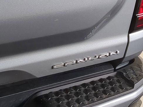 Used 2023 GMC Canyon Denali image 16