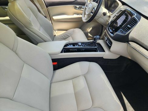 Used 2020 Volvo XC90 T6 Momentum AWD/4WD image 13